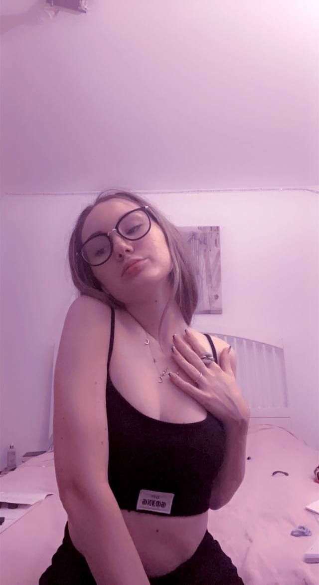 Down for a Fun Connection. No Drama, Just Vibes. In the Mood for Something Real or Just Fun - Image 3